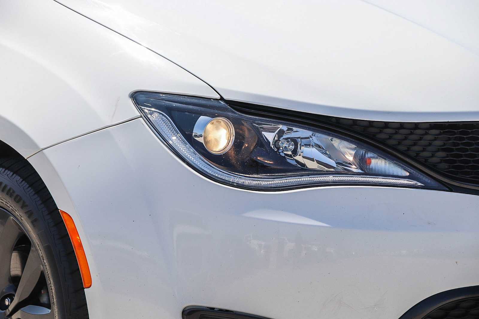 Used 2018 Chrysler Pacifica Touring Plus w/ S Appearance Package FWD image 5