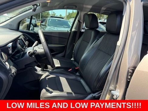Used 2021 Chevrolet Trax LT w/ LT Convenience Package FWD image 14