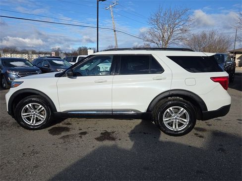 Certified 2022 Ford Explorer XLT w/ Equipment Group 202A image 8