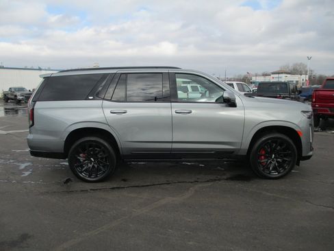 Used 2024 Cadillac Escalade Sport w/ LPO, ONYX Package image 4