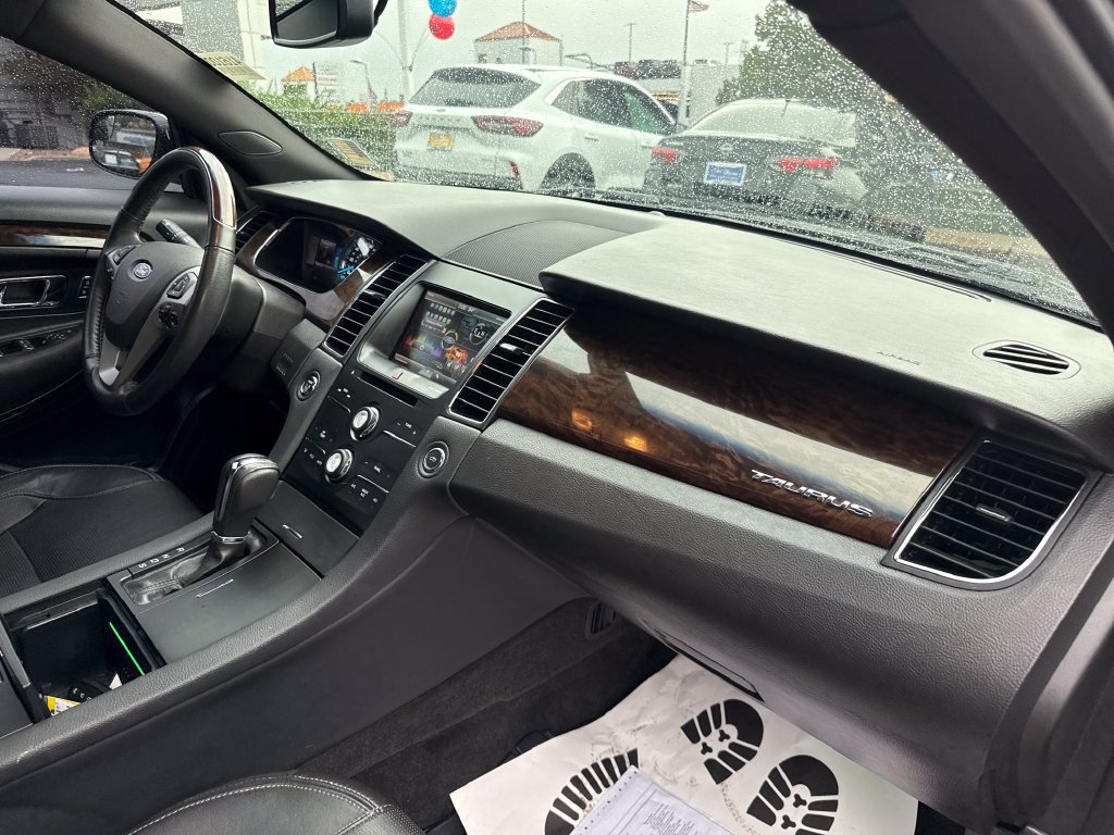Used 2015 Ford Taurus Limited FWD image 26