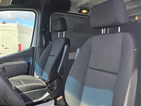 Used 2025 Mercedes-Benz Sprinter 2500 image 25