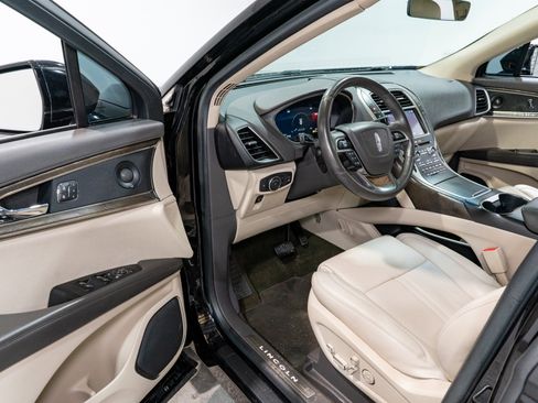 Used 2020 Lincoln Nautilus Reserve FWD image 12