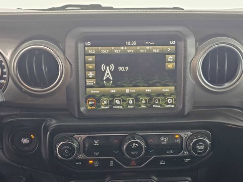 Used 2023 Jeep Wrangler Unlimited Sahara AWD/4WD image 26