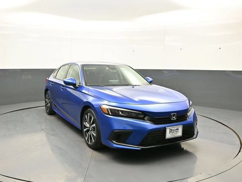 Used 2024 Honda Civic EX image 3