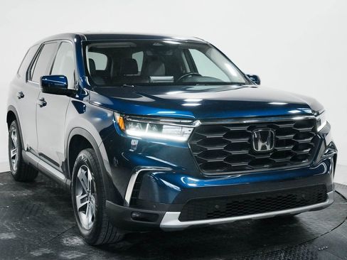 Used 2025 Honda Pilot EX-L image 3