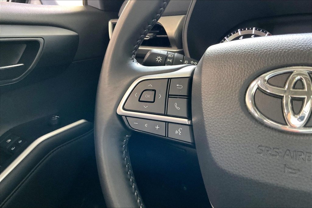 Used 2025 Toyota Highlander LE FWD image 8