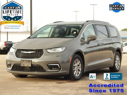 Used 2022 Chrysler Pacifica Touring-L FWD image 3