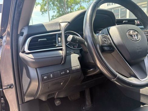Used 2018 Toyota Camry SE FWD image 15