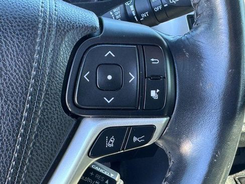 Used 2018 Toyota Highlander SE image 19