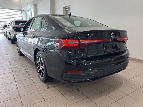 Used 2025 Volkswagen Jetta SE w/ Sunroof Package FWD image 6