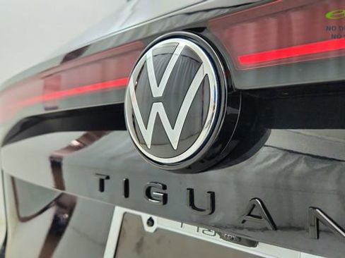 Used 2025 Volkswagen Tiguan SE R-Line AWD/4WD image 18