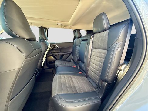 New 2026 Mitsubishi Outlander SE image 26