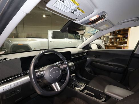 Used 2025 Hyundai Kona SEL image 10