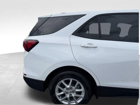 Used 2024 Chevrolet Equinox LS w/ LS Convenience Package FWD image 4