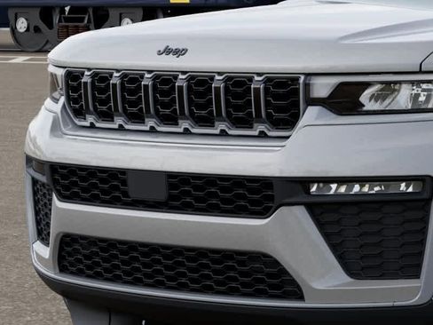 New 2026 Jeep Grand Cherokee Limited w/ Limited Altitude Package AWD/4WD image 35