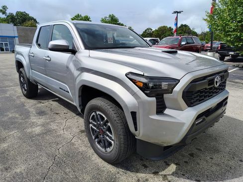 Used 2024 Toyota Tacoma TRD Sport w/ TRD Sport Upgrade Package AWD/4WD image 3