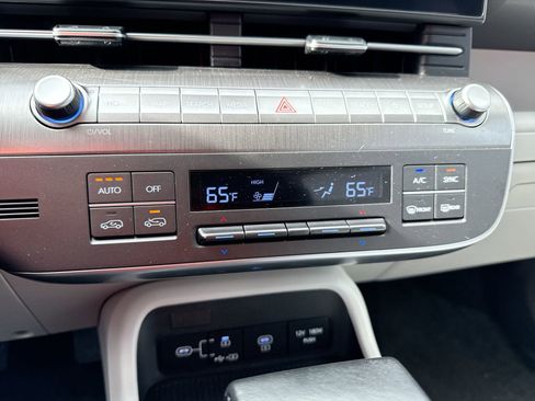Used 2025 Hyundai Kona SEL FWD image 16