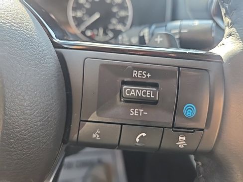 Used 2021 Nissan Rogue SV w/ Premium Package image 17