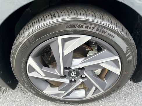 Used 2025 Hyundai Elantra Sport image 12