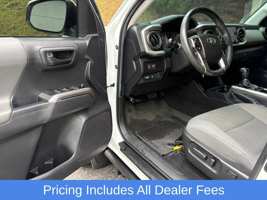 Used 2022 Toyota Tacoma SR5 AWD/4WD image 13