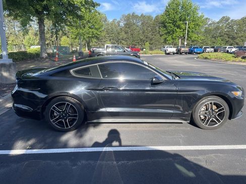 Used 2017 Ford Mustang Coupe RWD image 4