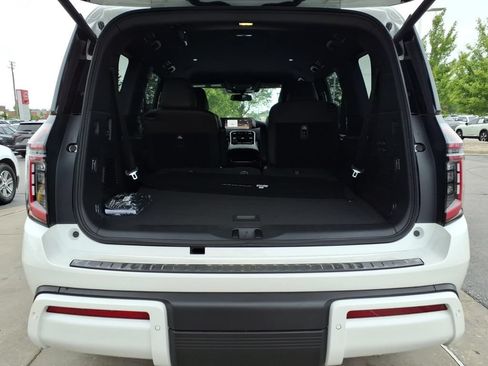 New 2026 Nissan Armada SL w/ Captain's Chari Seat Package AWD/4WD image 9