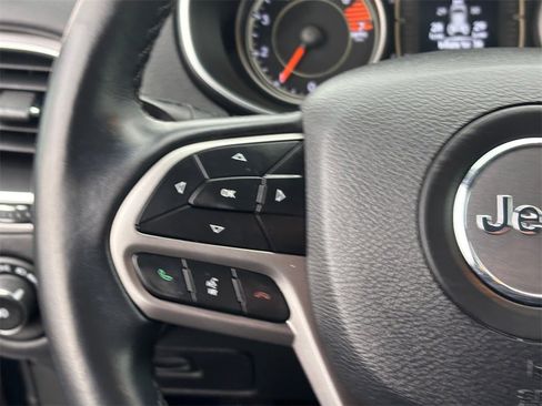 Used 2019 Jeep Cherokee Latitude Plus image 17