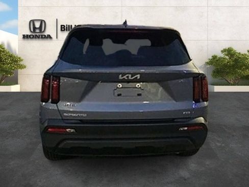 Used 2023 Kia Sorento LX AWD/4WD image 6
