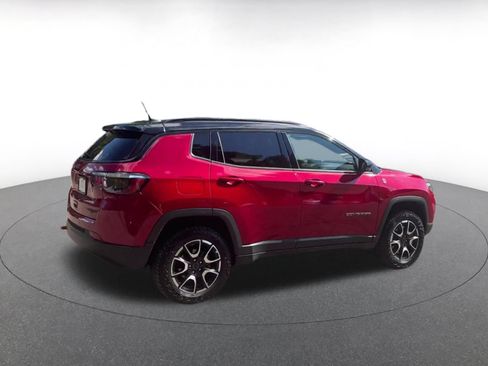 Used 2025 Jeep Compass Trailhawk AWD/4WD image 15