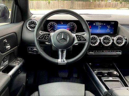 Certified 2025 Mercedes-Benz GLA 250 image 4