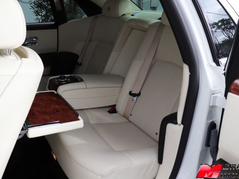 Used 2010 Rolls-Royce Ghost image 19