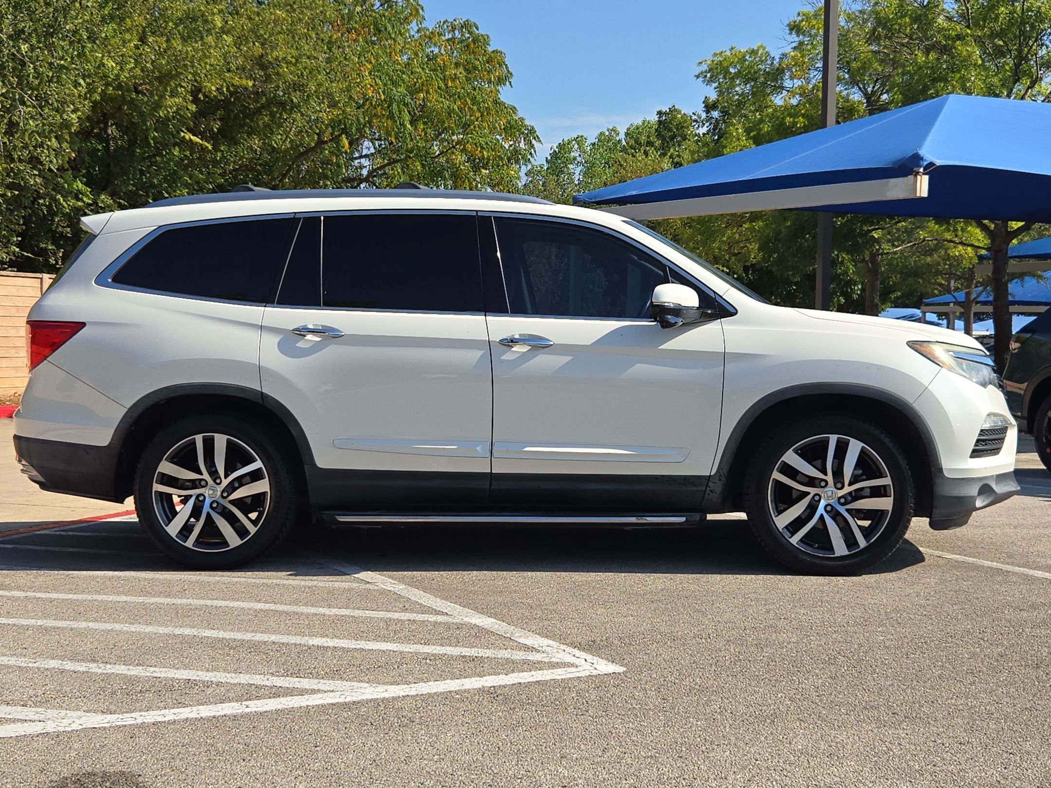 Used 2016 Honda Pilot Touring image 2