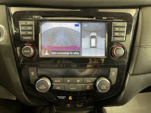 Used 2017 Nissan Rogue SL w/ SL Premium Package image 23