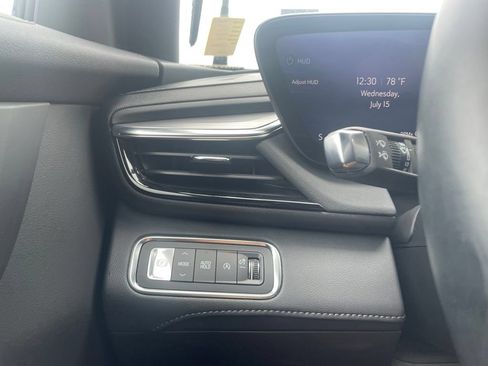 Used 2025 Buick Enclave Preferred w/ Power Package FWD image 11