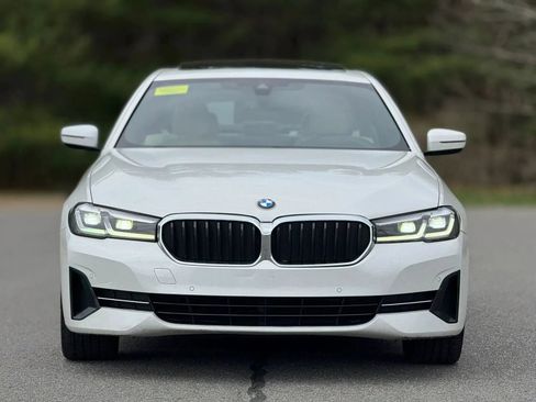 Used 2022 BMW 530i w/ Premium Package RWD image 3