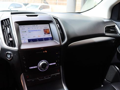 Used 2020 Ford Edge Titanium FWD image 44