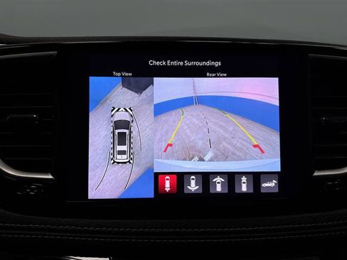 Used 2024 Chrysler Pacifica Limited w/ S Appearance Package image 10