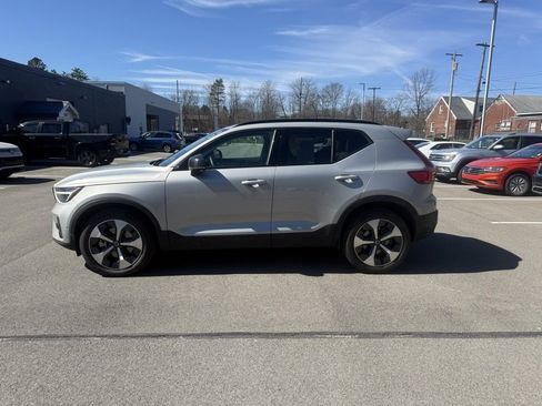 Used 2023 Volvo XC40 B5 Plus w/ Driver Assist Package image 9