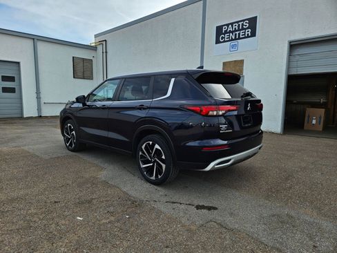 Used 2024 Mitsubishi Outlander SE image 3