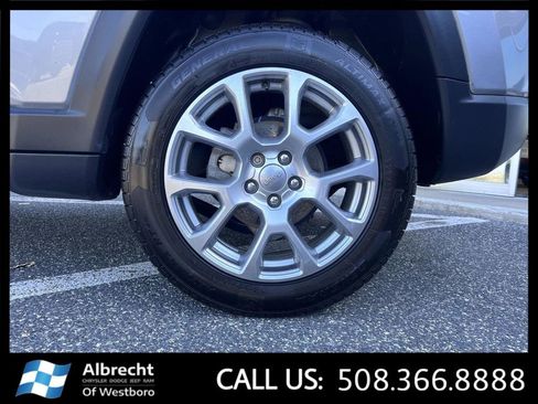 Used 2022 Jeep Compass Latitude AWD/4WD image 29