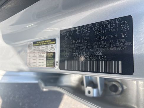 Used 2017 Kia Cadenza Limited FWD image 32
