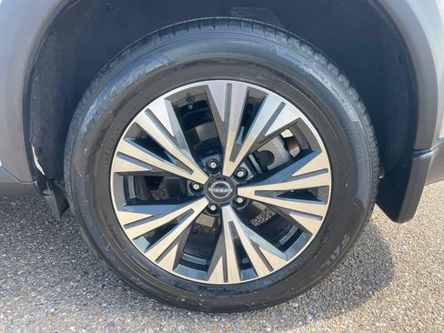 Certified 2023 Nissan Rogue SV w/ SV Premium Package FWD image 17