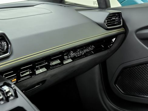 Used 2021 Lamborghini Huracan EVO RWD image 40