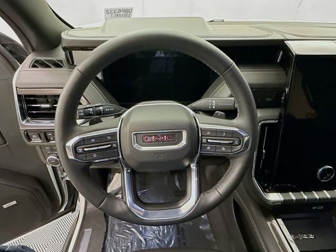 Used 2025 GMC Yukon XL Elevation AWD/4WD image 13