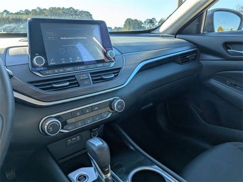 Used 2024 Nissan Altima 2.5 SV image 22