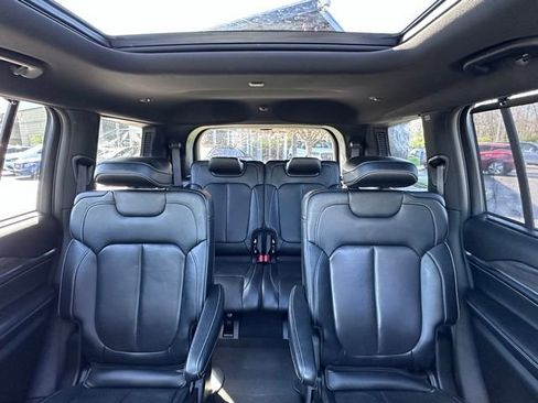Used 2022 Jeep Grand Cherokee L Overland w/ Luxury Tech Group IV AWD/4WD image 21