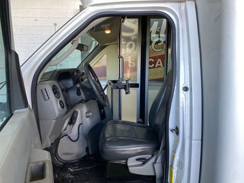 Used 2012 Ford E-450 and Econoline 450 Super Duty w/ Shuttle Bus Prep Pkg image 12