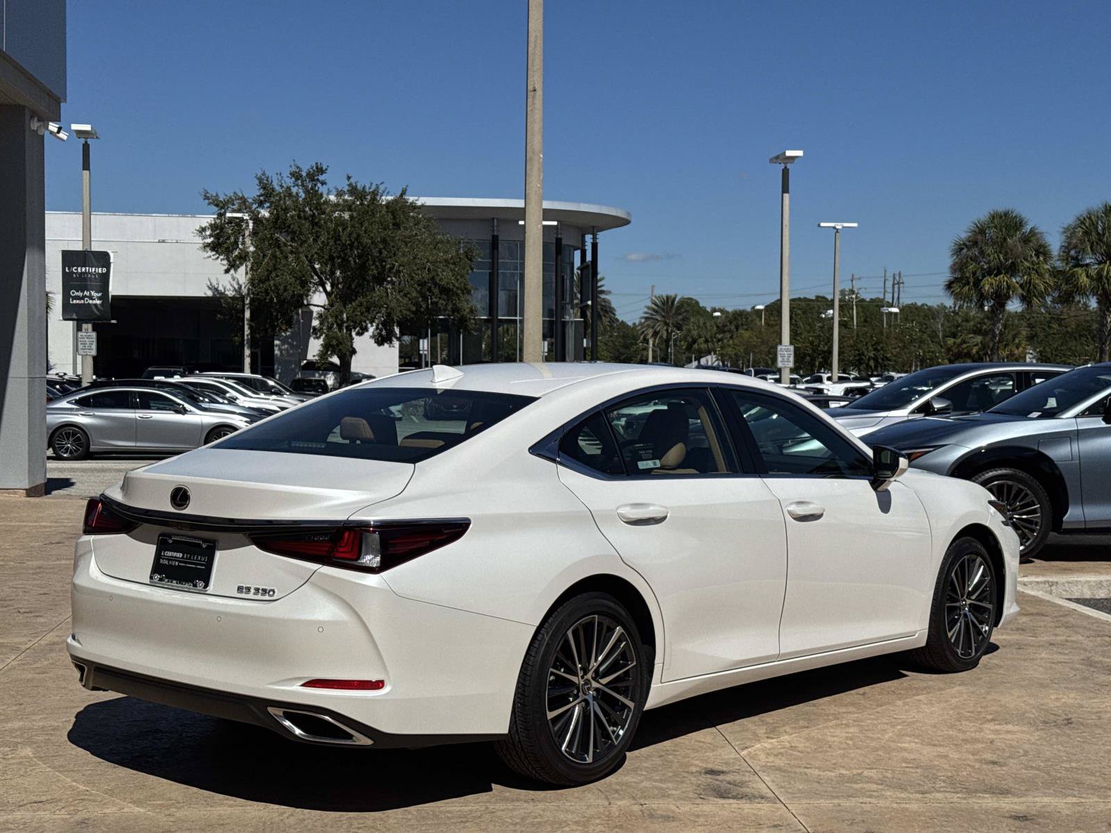 Certified 2025 Lexus ES 350 w/ Premium Package FWD image 3