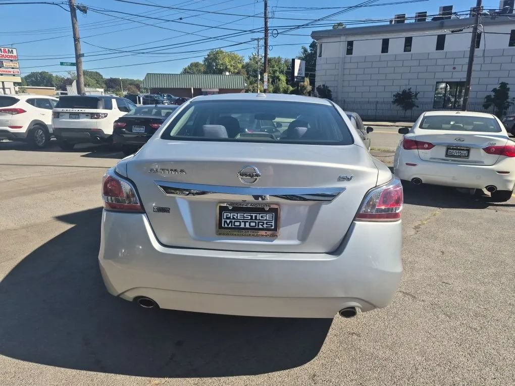 Used 2015 Nissan Altima 2.5 SV w/ Convenience Package FWD image 5